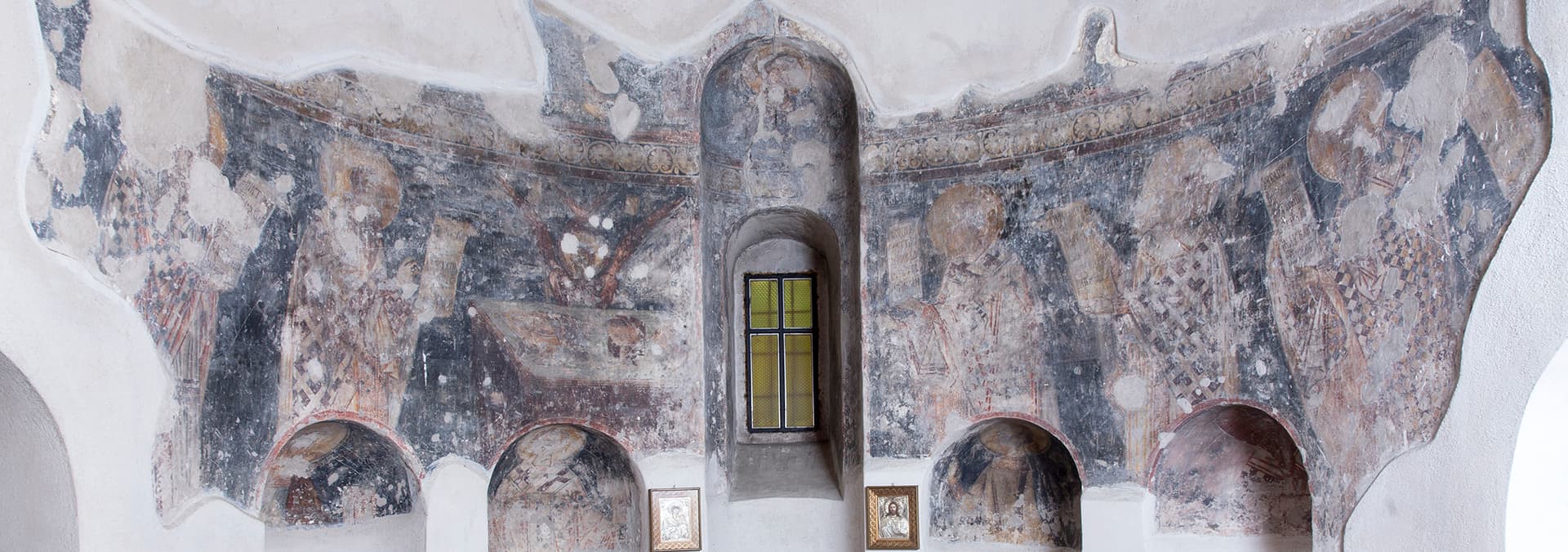 Манастирске фреске – Папраћа